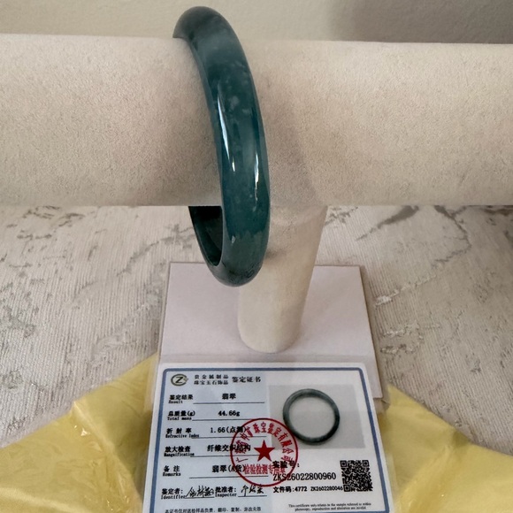 💯% Icy Jade Bangle Bracelet - Picture 8 of 10